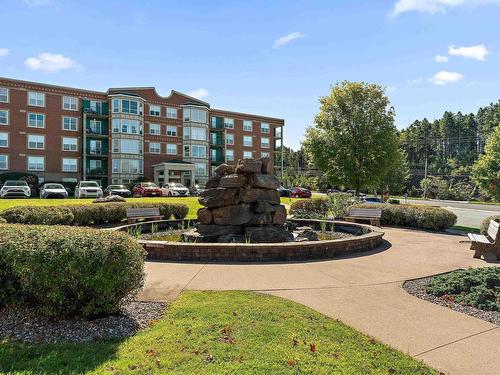 207 114 Regency Park Drive  Halifax, NS B3S 1R9