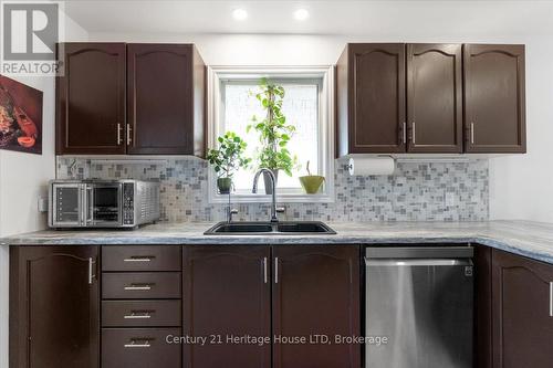 125 Gretel Place, Welland (N. Welland), ON - Indoor Photo Showing Kitchen With Double Sink