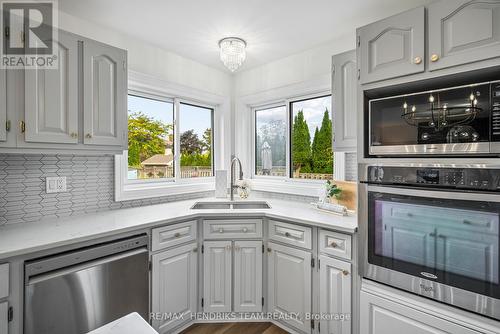 2905 Butler'S Walk, Lincoln (Lincoln-Jordan/Vineland), ON - Indoor Photo Showing Kitchen