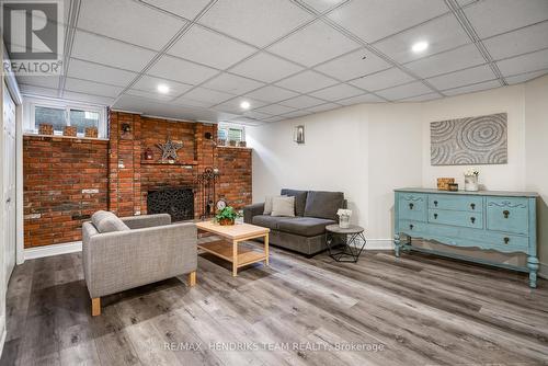 2905 Butler'S Walk, Lincoln (Lincoln-Jordan/Vineland), ON - Indoor With Fireplace