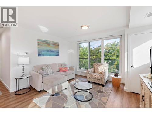 615 Rutland Road N Unit# 309, Kelowna, BC - Indoor Photo Showing Living Room