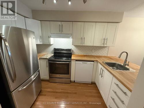 8 Blue Moon Private, Ottawa, ON - Indoor Photo Showing Kitchen