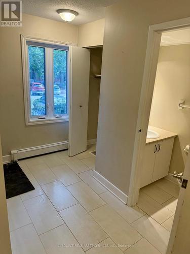 8 Blue Moon Private, Ottawa, ON - Indoor