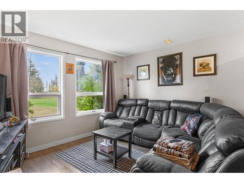 4305 Reid Lake Road, Prince George, BC - Indoor Photo Showing Living Room
