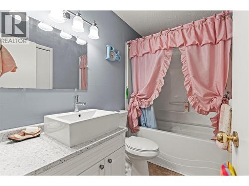 3804 22 Avenue, Vernon, BC - Indoor Photo Showing Bathroom
