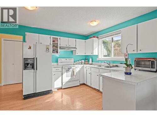 3804 22 Avenue, Vernon, BC - Indoor Photo Showing Kitchen