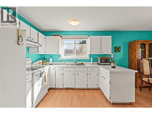3804 22 Avenue, Vernon, BC - Indoor Photo Showing Kitchen