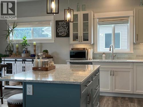 457 4 Th Street, Vernon, BC - Indoor Photo Showing Kitchen With Upgraded Kitchen