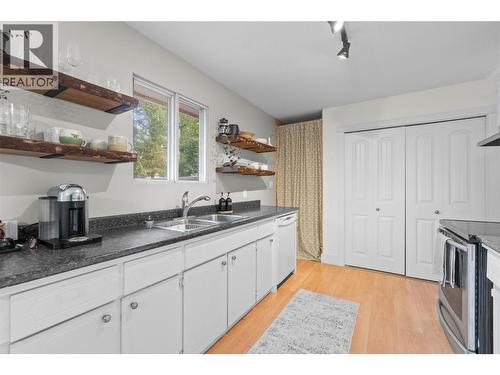 3091 28 Avenue Ne, Salmon Arm, BC - Indoor Photo Showing Kitchen With Double Sink