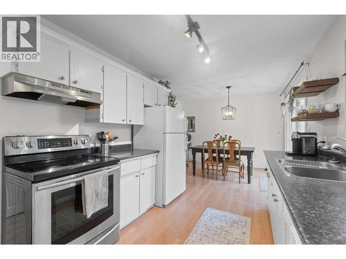 3091 28 Avenue Ne, Salmon Arm, BC - Indoor Photo Showing Kitchen