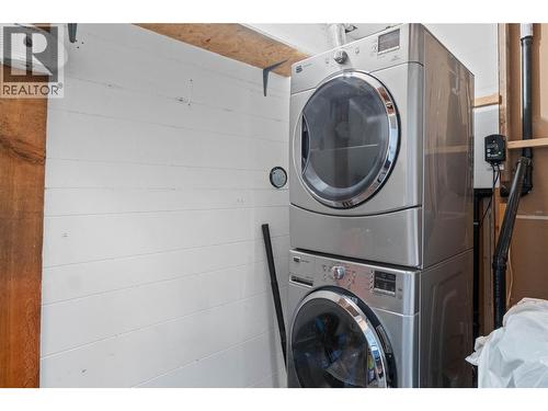3091 28 Avenue Ne, Salmon Arm, BC - Indoor Photo Showing Laundry Room