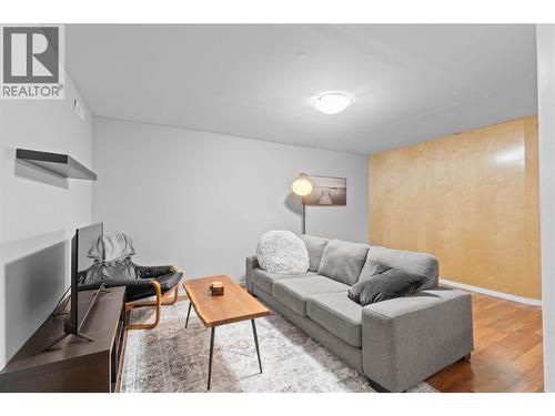 3091 28 Avenue Ne, Salmon Arm, BC - Indoor Photo Showing Living Room