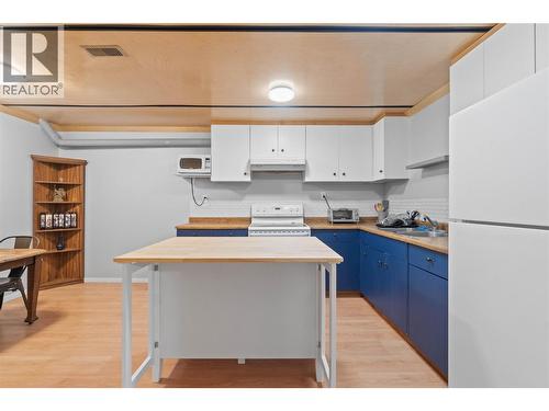 3091 28 Avenue Ne, Salmon Arm, BC - Indoor Photo Showing Kitchen