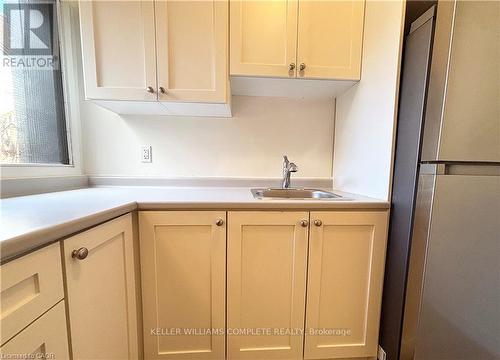 2 - 76 Wentworth Street S, Hamilton, ON - Indoor Photo Showing Kitchen