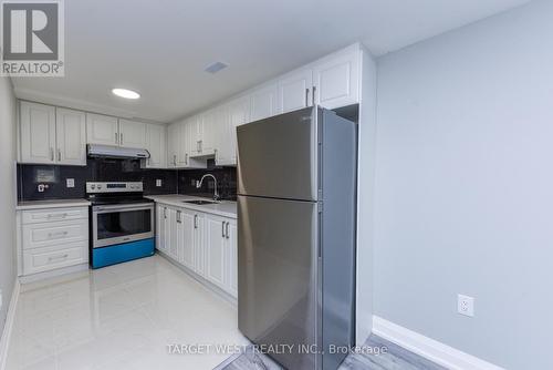 1263 Crestdale Road, Mississauga, ON - Indoor Photo Showing Kitchen