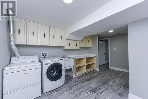 1263 Crestdale Road, Mississauga, ON - Indoor Photo Showing Laundry Room