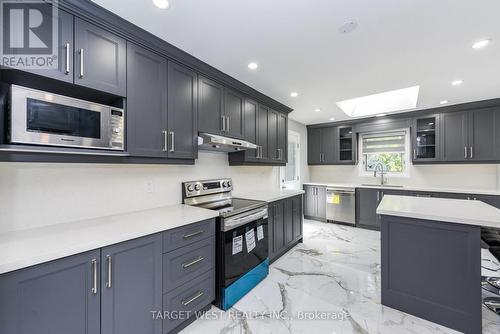 1263 Crestdale Road, Mississauga, ON - Indoor Photo Showing Kitchen With Upgraded Kitchen