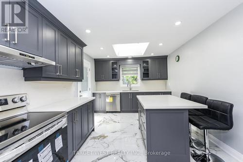 1263 Crestdale Road, Mississauga, ON - Indoor Photo Showing Kitchen With Upgraded Kitchen