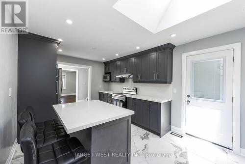 1263 Crestdale Road, Mississauga, ON - Indoor Photo Showing Kitchen