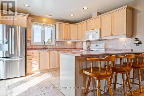 2510 Donnavale Drive, Mississauga, ON - Indoor Photo Showing Kitchen