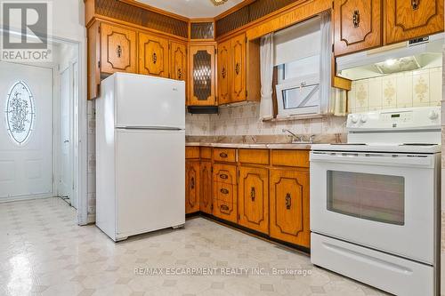 2510 Donnavale Drive, Mississauga, ON - Indoor Photo Showing Kitchen