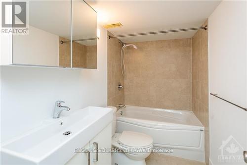 140 Montauk Pvt, Ottawa, ON - Indoor Photo Showing Bathroom