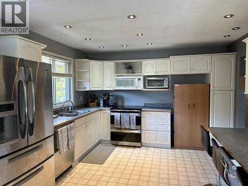 5246 Haynes Road, Oliver, BC - Indoor Photo Showing Kitchen With Double Sink