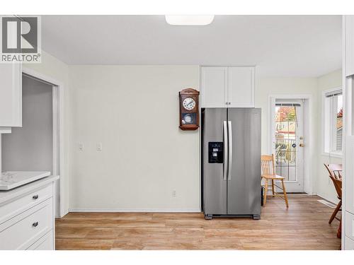 1160 Kneller Court, Kelowna, BC - Indoor