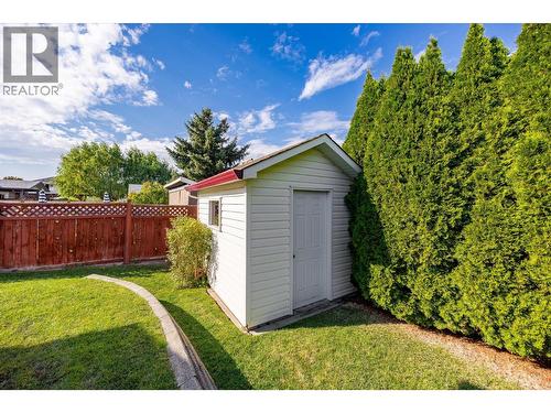 1160 Kneller Court, Kelowna, BC - Outdoor