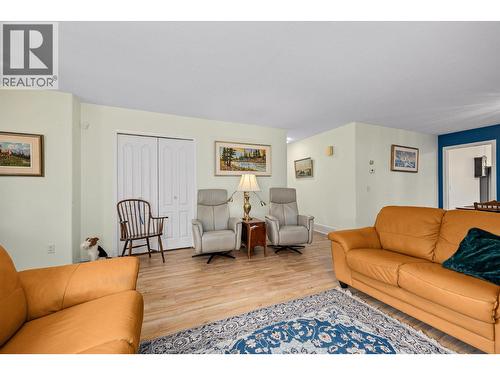 1160 Kneller Court, Kelowna, BC - Indoor Photo Showing Living Room
