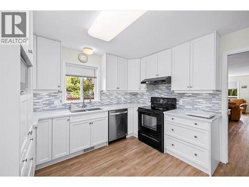 1160 Kneller Court, Kelowna, BC - Indoor Photo Showing Kitchen