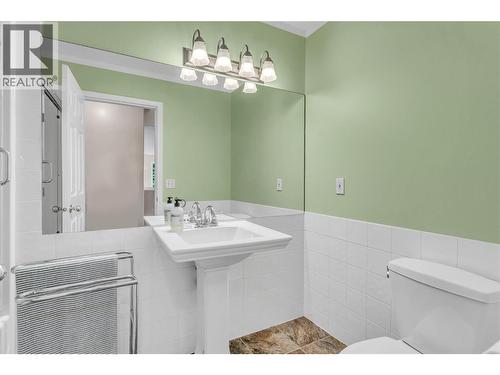 Main floor 4-piece guest bathroom. - 2241 Majoros Road, West Kelowna, BC - Indoor Photo Showing Bathroom