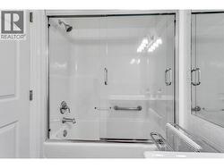 Main floor 4-piece guest bathroom. - 