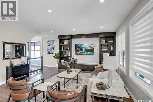 4244 Elderberry Crescent E, Regina, SK - Indoor Photo Showing Living Room