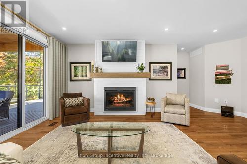 24 St Georges Court, Huntsville (Chaffey), ON - Indoor Photo Showing Living Room With Fireplace