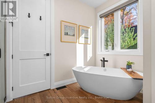 24 St Georges Court, Huntsville (Chaffey), ON - Indoor Photo Showing Bathroom