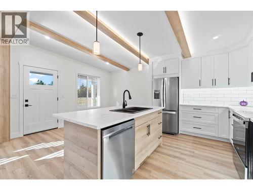 Kitchen appliances - 730 Elderberry Walk, Sicamous, BC 