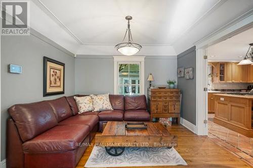 59 Centre Street W, Richmond Hill, ON - Indoor Photo Showing Living Room