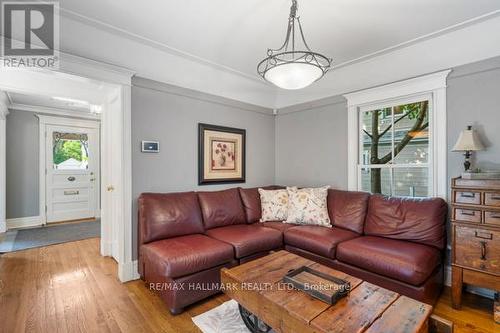 59 Centre Street W, Richmond Hill, ON - Indoor Photo Showing Living Room