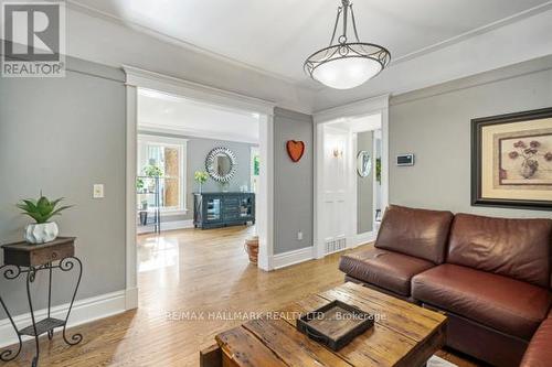 59 Centre Street W, Richmond Hill, ON - Indoor Photo Showing Living Room
