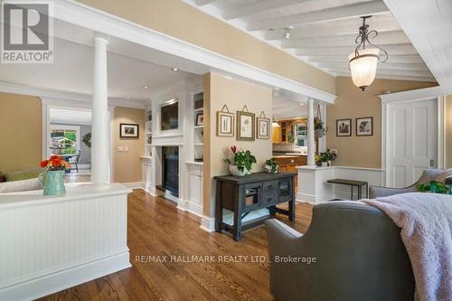 59 Centre Street W, Richmond Hill, ON - Indoor With Fireplace