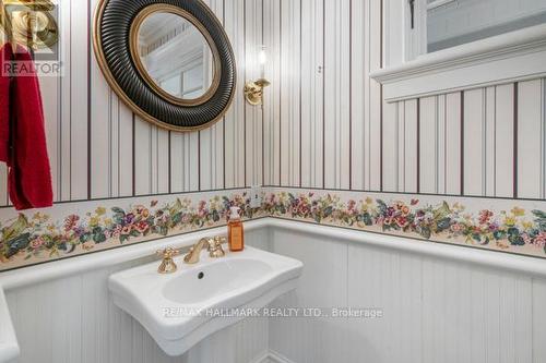 59 Centre Street W, Richmond Hill, ON - Indoor Photo Showing Bathroom