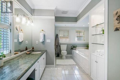 59 Centre Street W, Richmond Hill, ON - Indoor Photo Showing Bathroom