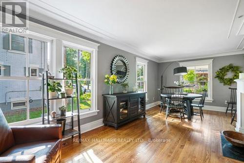 59 Centre Street W, Richmond Hill, ON - Indoor Photo Showing Living Room