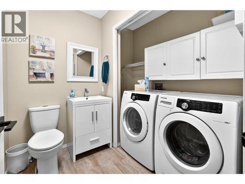 545 Glenmeadows Road Unit# 24, Kelowna, BC - Indoor Photo Showing Laundry Room