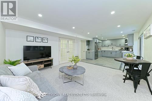 354 Plains Road W, Burlington, ON - Indoor Photo Showing Living Room