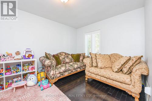 570 Exbury Crescent, Mississauga, ON - Indoor Photo Showing Living Room