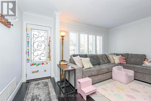 570 Exbury Crescent, Mississauga, ON - Indoor Photo Showing Living Room
