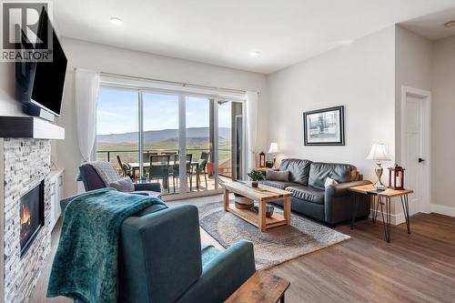 496 Silversage Place Unit# 2, Vernon, BC - Indoor Photo Showing Living Room