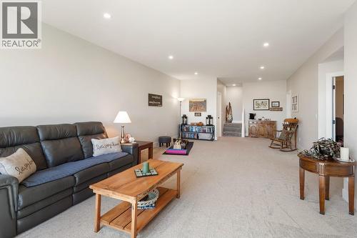 496 Silversage Place Unit# 2, Vernon, BC - Indoor Photo Showing Living Room